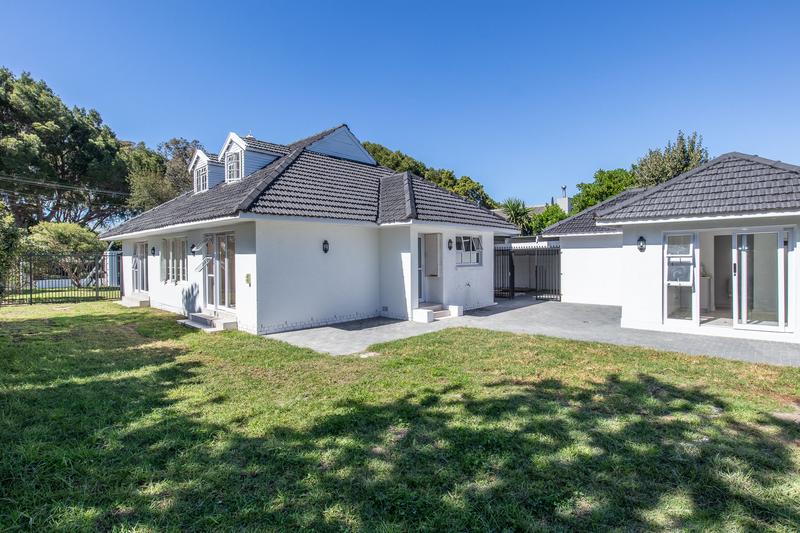 To Let 4 Bedroom Property for Rent in Bergvliet Western Cape